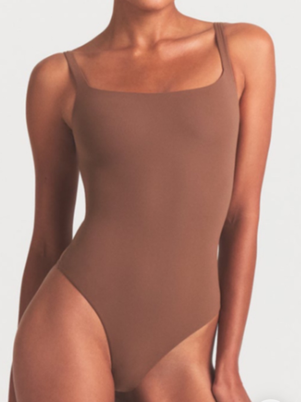SKIMS FITS EVERYBODY
SQUARE NECK
BODYSUIT size small